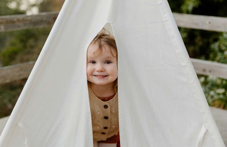 Pascals Girl in Teepee