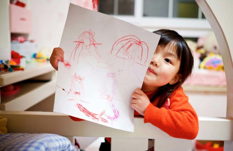 Little Lights Girl with Artwork